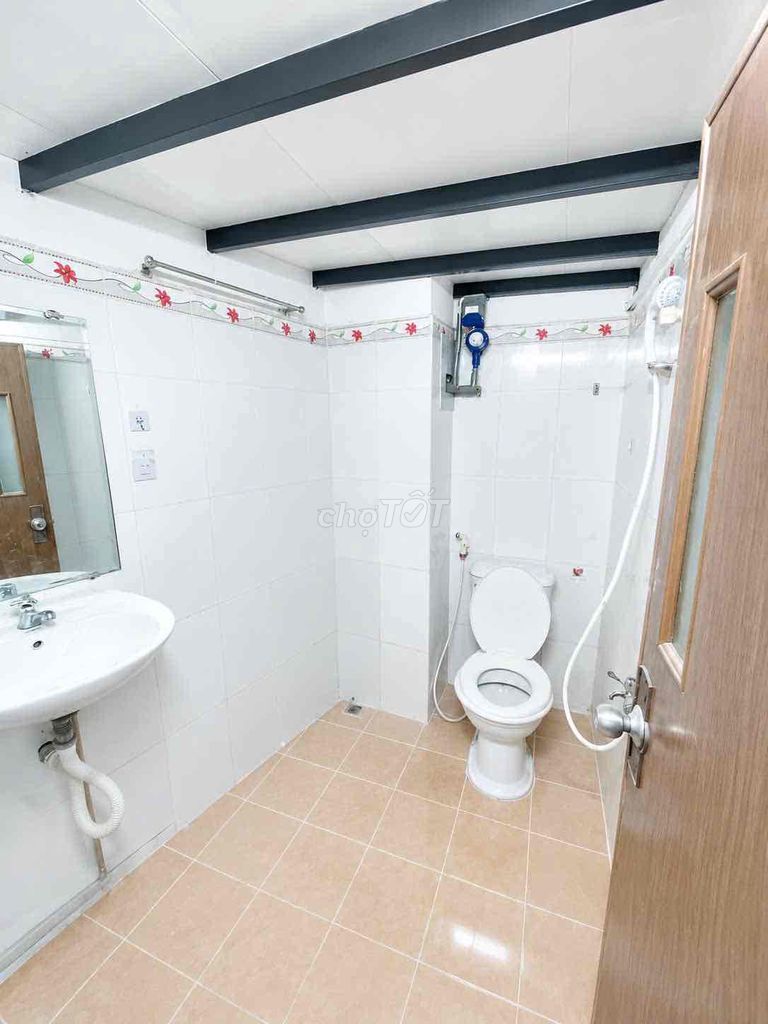 New room, no tram, no pet, stairs.
