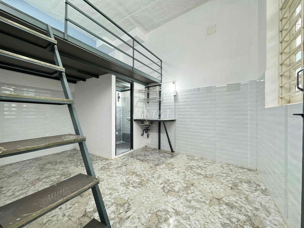 The living room is located near Lê Trọng Tấn about 5 p drive from the huit and Aeon Tp
