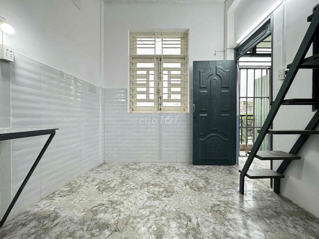 The living room is located near Lê Trọng Tấn about 5 p drive from the huit and Aeon Tp