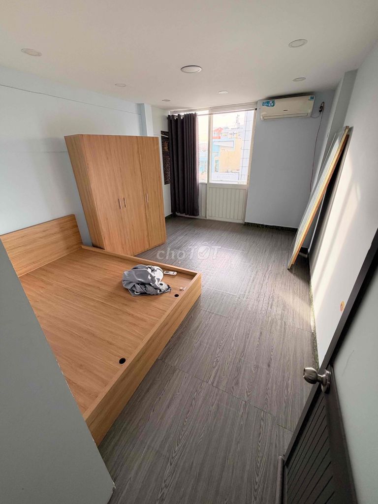 Rent a two-size, balcony-salted, separate room.
