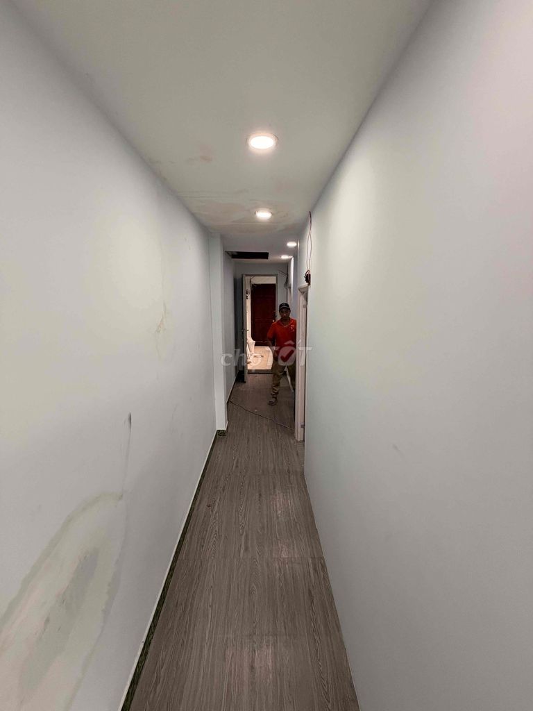 Rent a two-size, balcony-salted, separate room.