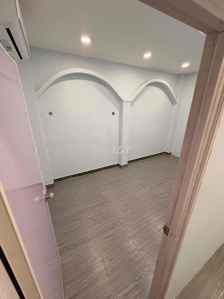 Rent a two-size, balcony-salted, separate room.