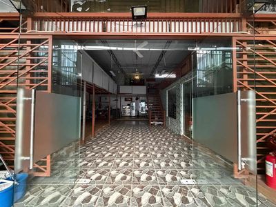 Rent the original warehouse for the shed - the small factory - Showroom