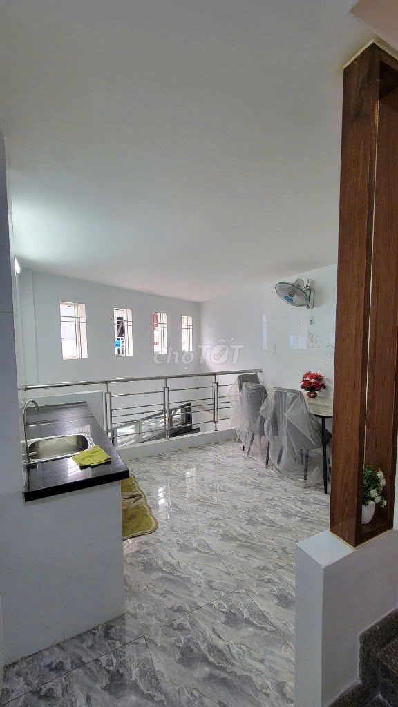 Lạc Long Quân alleyhouse, 4/2 floors, 2 bedrooms, 3.5 x8 meters.