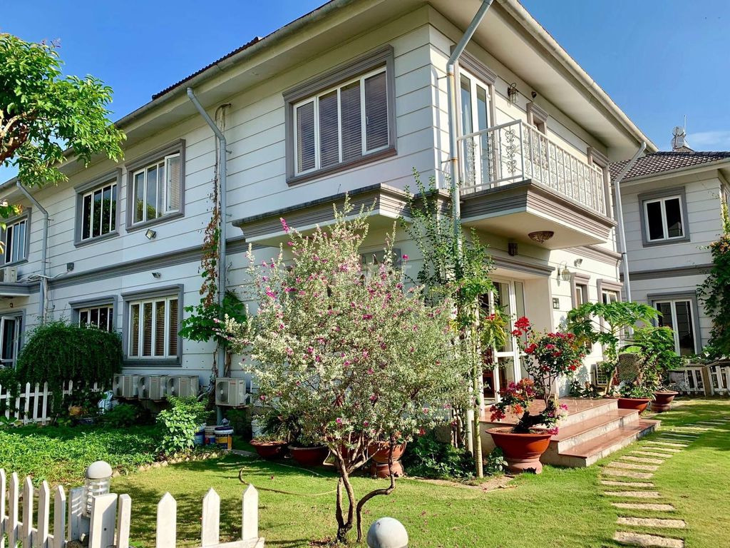 Rent the Thủ Đức 240 meters, 4 bedrooms, 30 million a month.