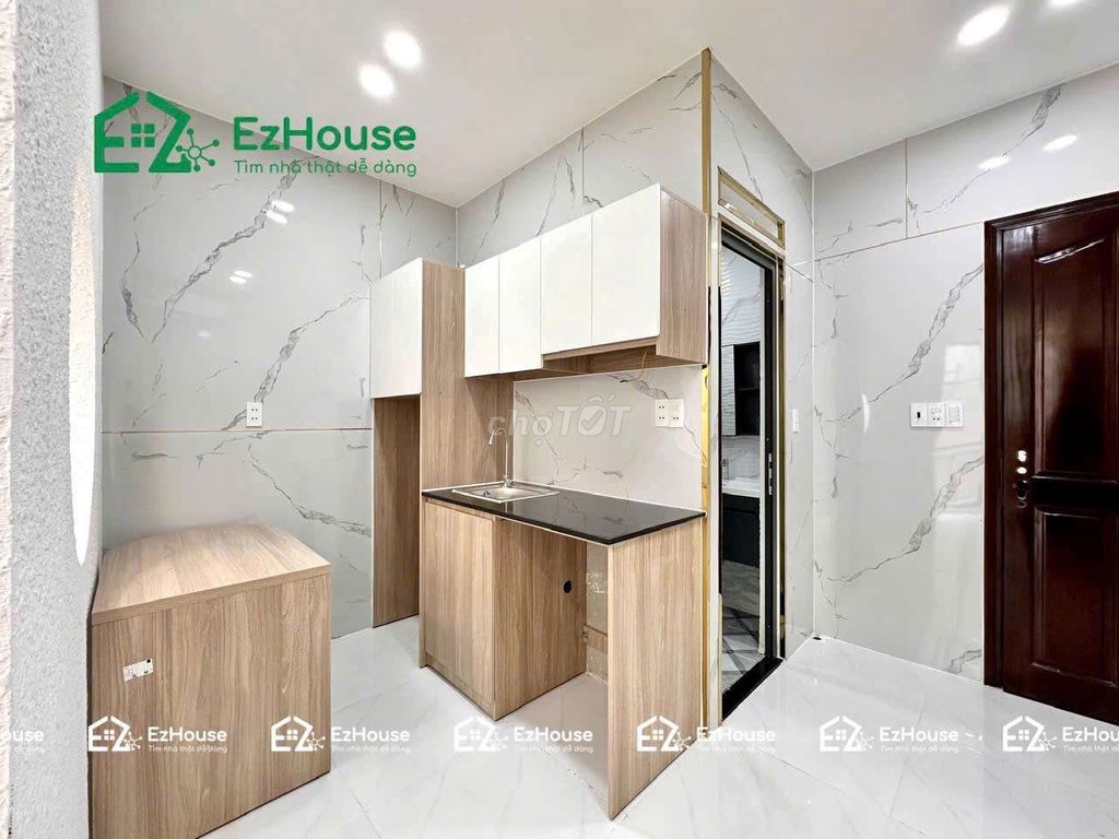 The kitchen split studio is located in Quang Trung.