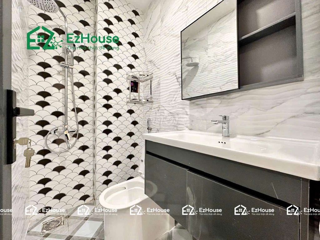 The kitchen split studio is located in Quang Trung.
