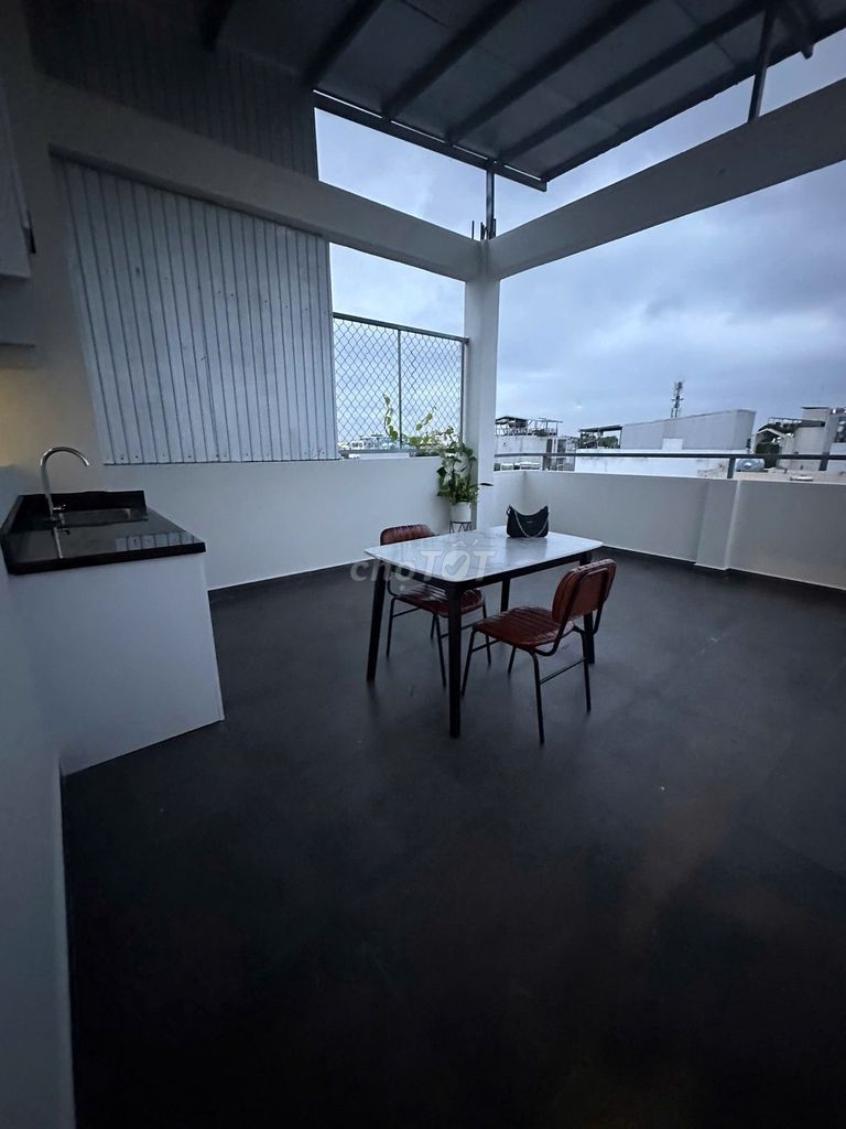 A full-on balcony kitchen room 40 M2 close to the university.