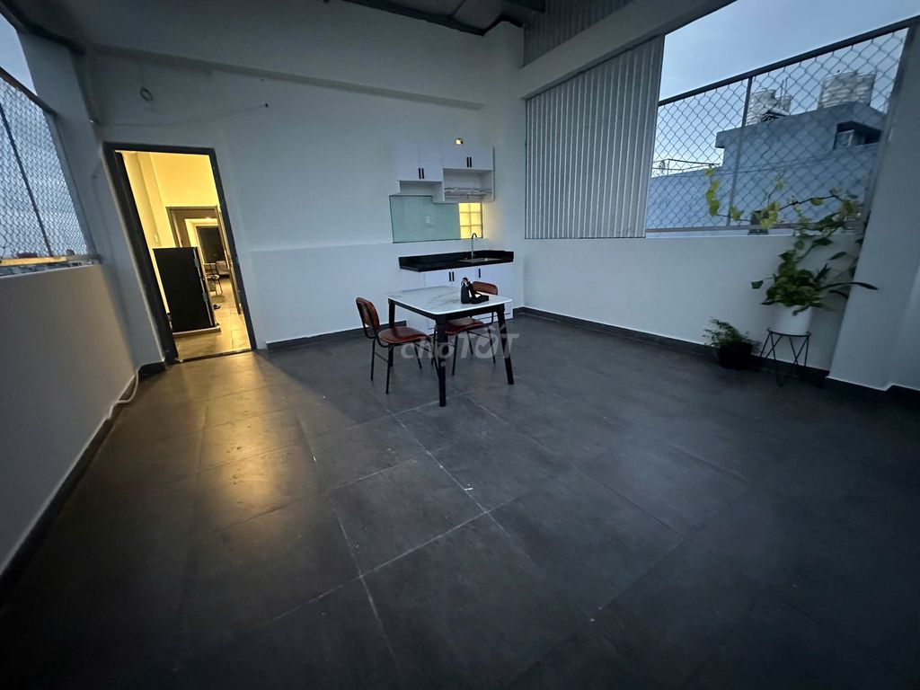A full-on balcony kitchen room 40 M2 close to the university.