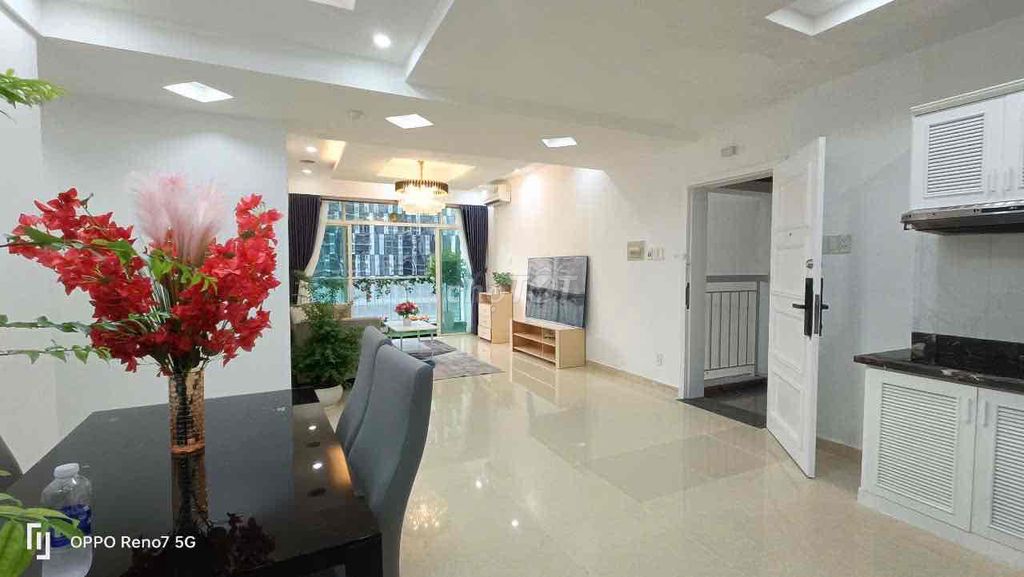 Rent New Sai Gon Three Bedrooms 121 m2 nice