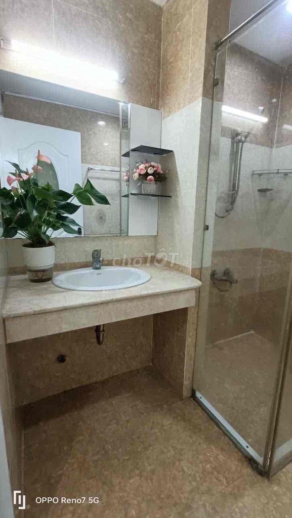 Rent New Sai Gon Three Bedrooms 121 m2 nice