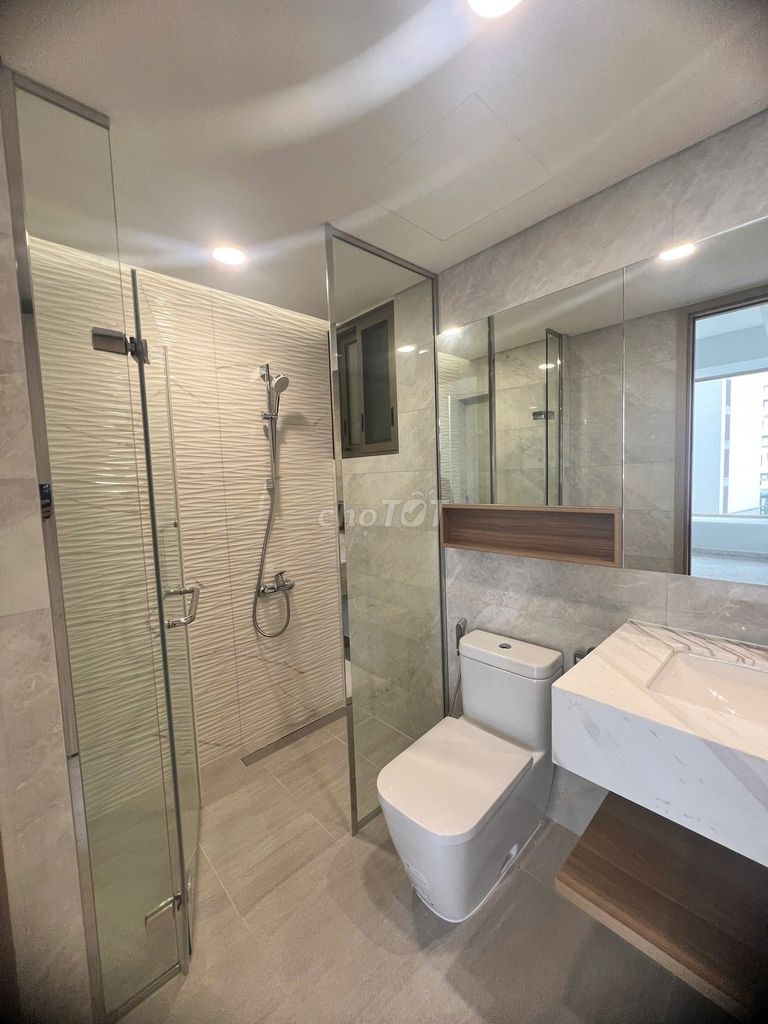 Rent Midtown M8 - The Peak