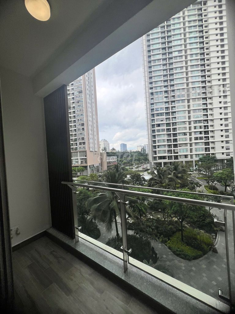 Rent Midtown M8 - The Peak