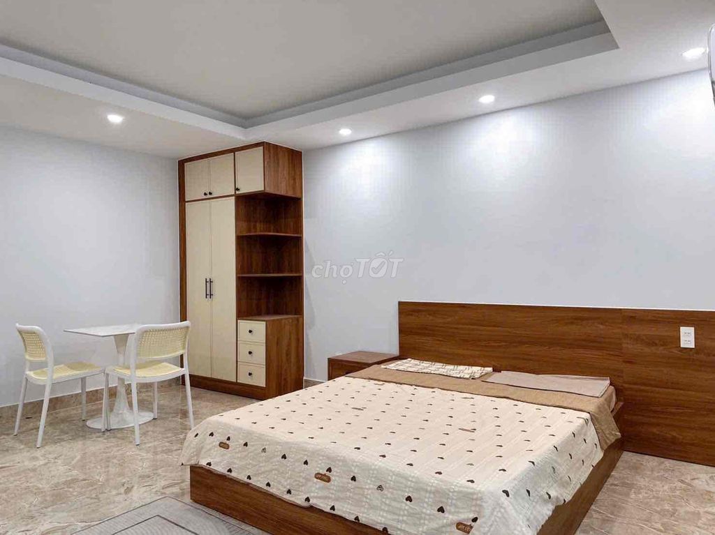 Pass the luxury apartment!!!!!