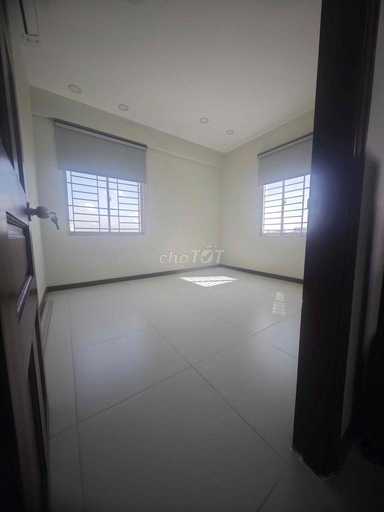 Three bedrooms full of furniture - resco Ba Đình, 8th district - enter immediately