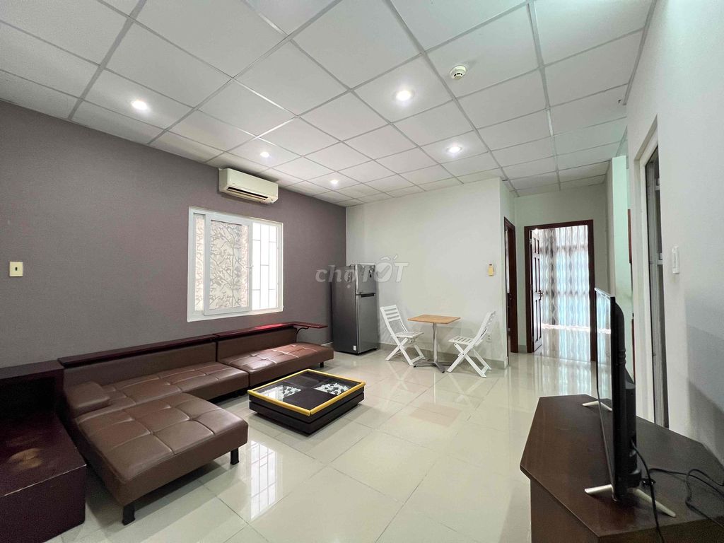 Rent the service apartment near T3, 2 bedrooms, full interior, elevators, vaults, 10 million.