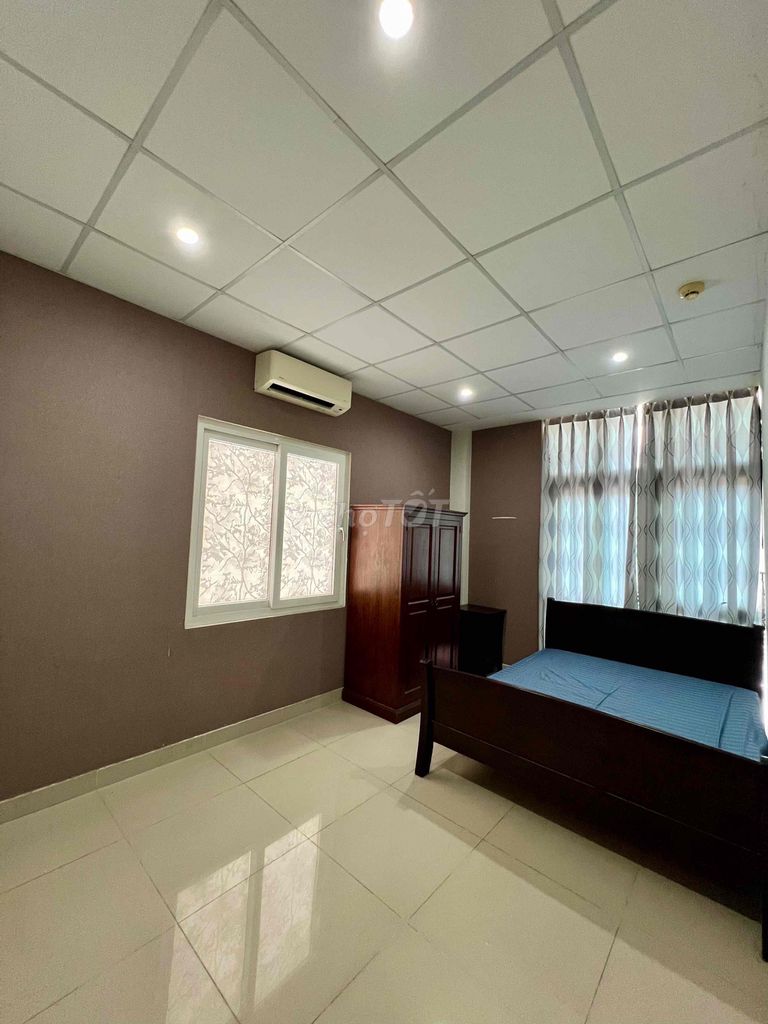 Rent the service apartment near T3, 2 bedrooms, full interior, elevators, vaults, 10 million.