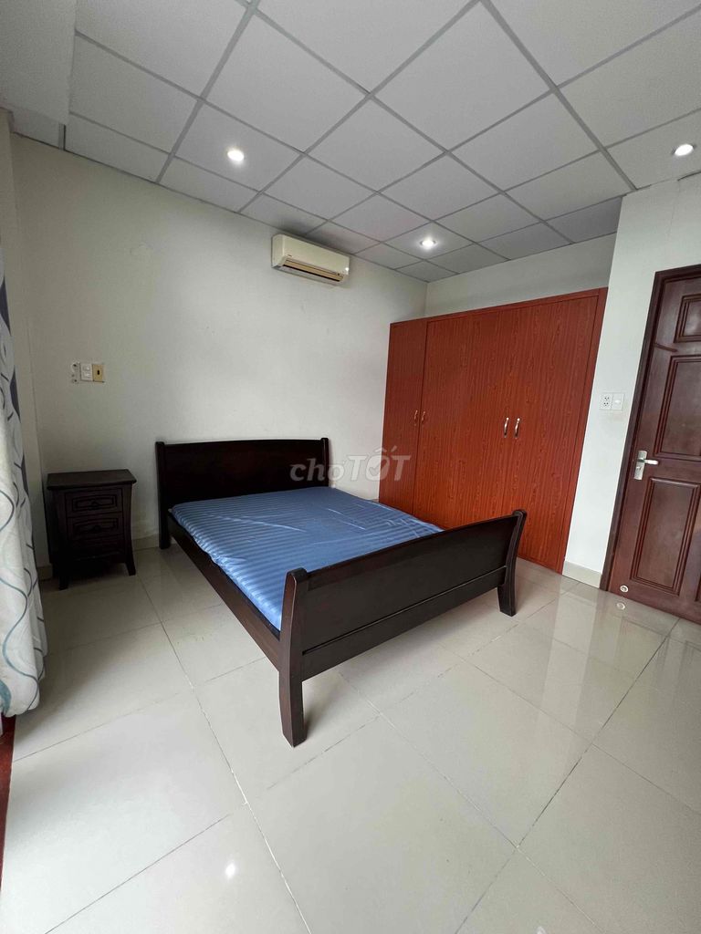 Rent the service apartment near T3, 2 bedrooms, full interior, elevators, vaults, 10 million.
