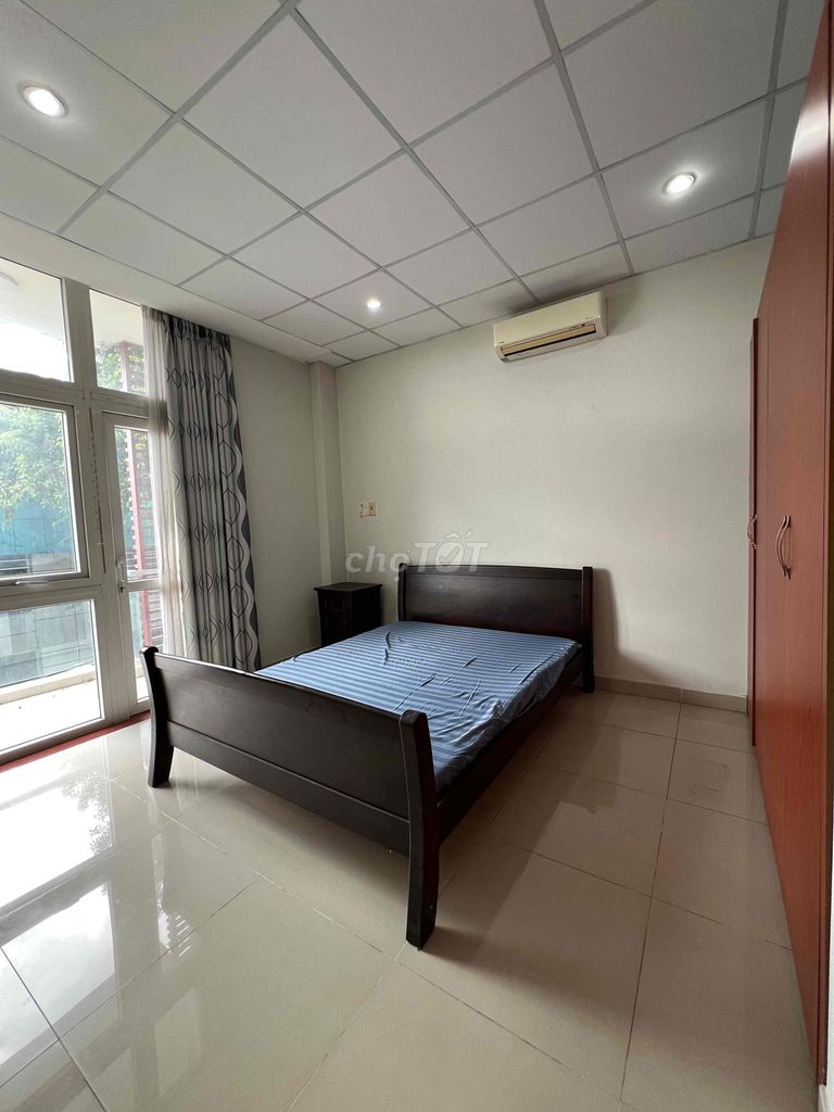 Rent the service apartment near T3, 2 bedrooms, full interior, elevators, vaults, 10 million.