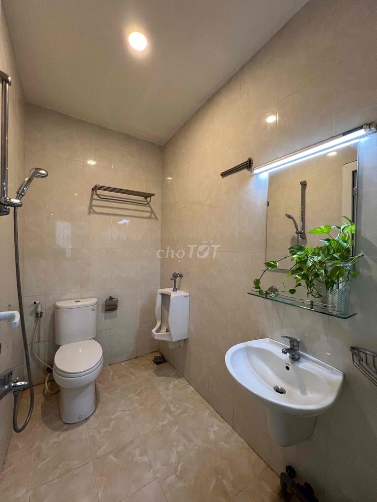 Rent the service apartment near T3, 2 bedrooms, full interior, elevators, vaults, 10 million.