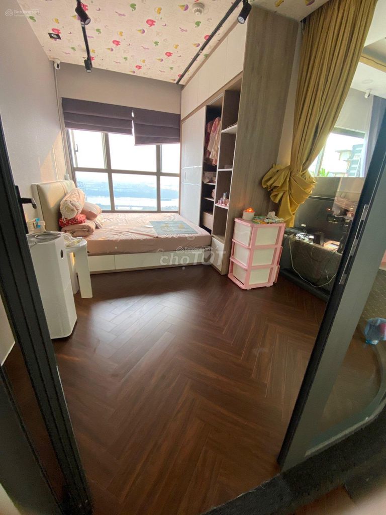 Three bedrooms 109 m2 view river at The Sun Avenue.