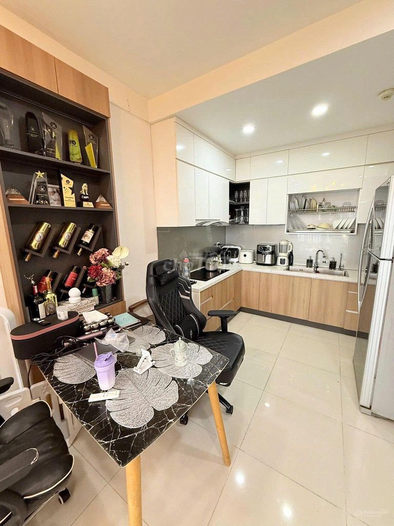 Rent two bedrooms, two full interior toilets.