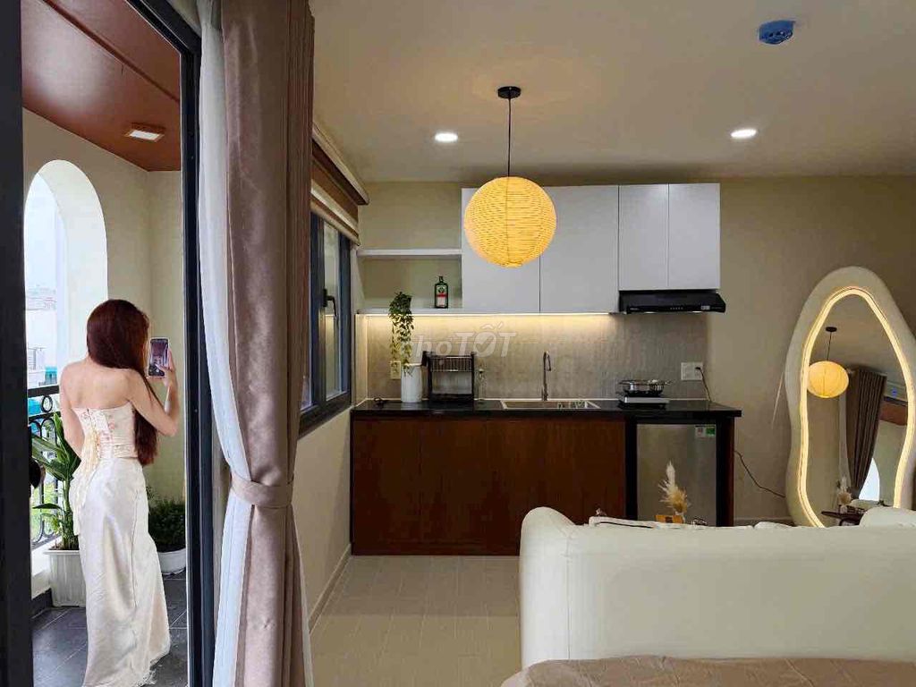 The new service apartment is 100 percent - one bedroom/bc/full high-level furniture - an R.Trường Sơn near the Airport