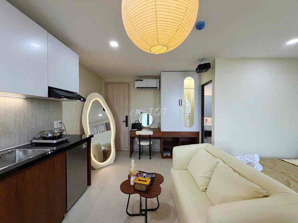The new service apartment is 100 percent - one bedroom/bc/full high-level furniture - an R.Trường Sơn near the Airport