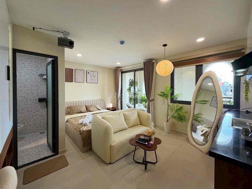 The new service apartment is 100 percent - one bedroom/bc/full high-level furniture - an R.Trường Sơn near the Airport