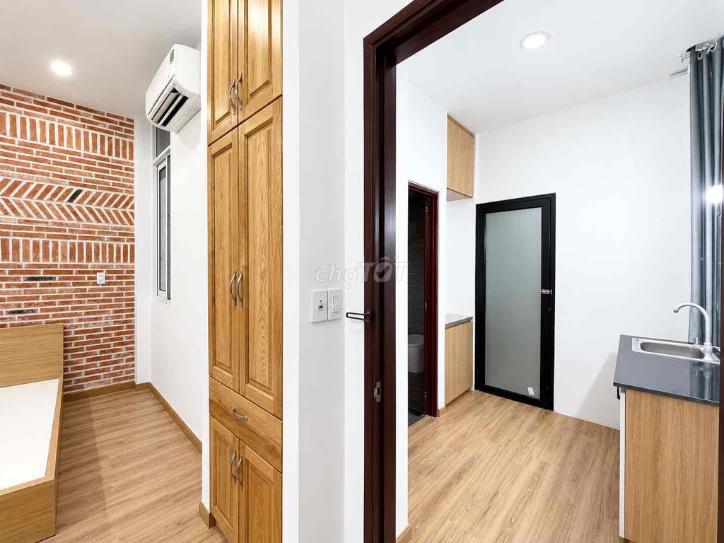 A kitchen bedroom - open windows