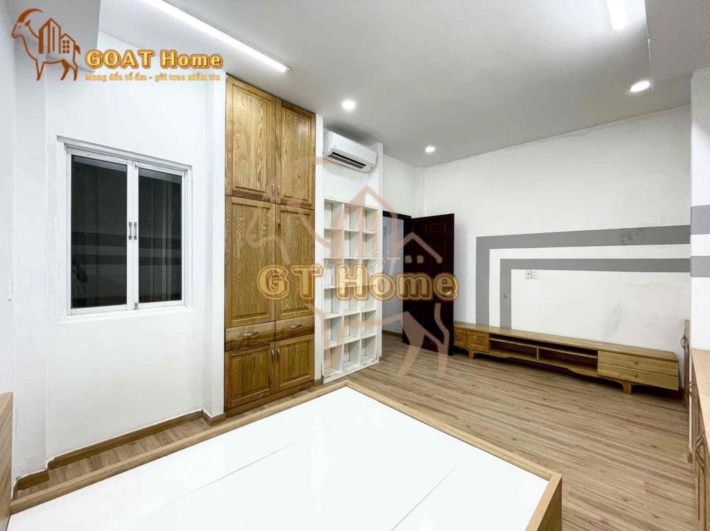 A kitchen bedroom - open windows