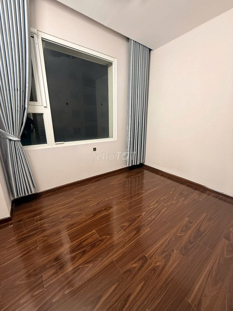 Summer Square apartment, District 6, area: 76 m2 (3 bedrooms - 2 toilets), tall floor, interior