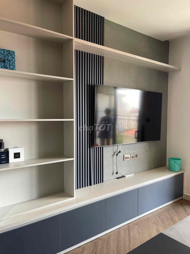 The studio apartment sees the Saigon Royal River full of furniture