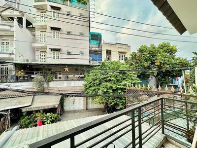 Gò Vấp dorm is 600 meters away.
