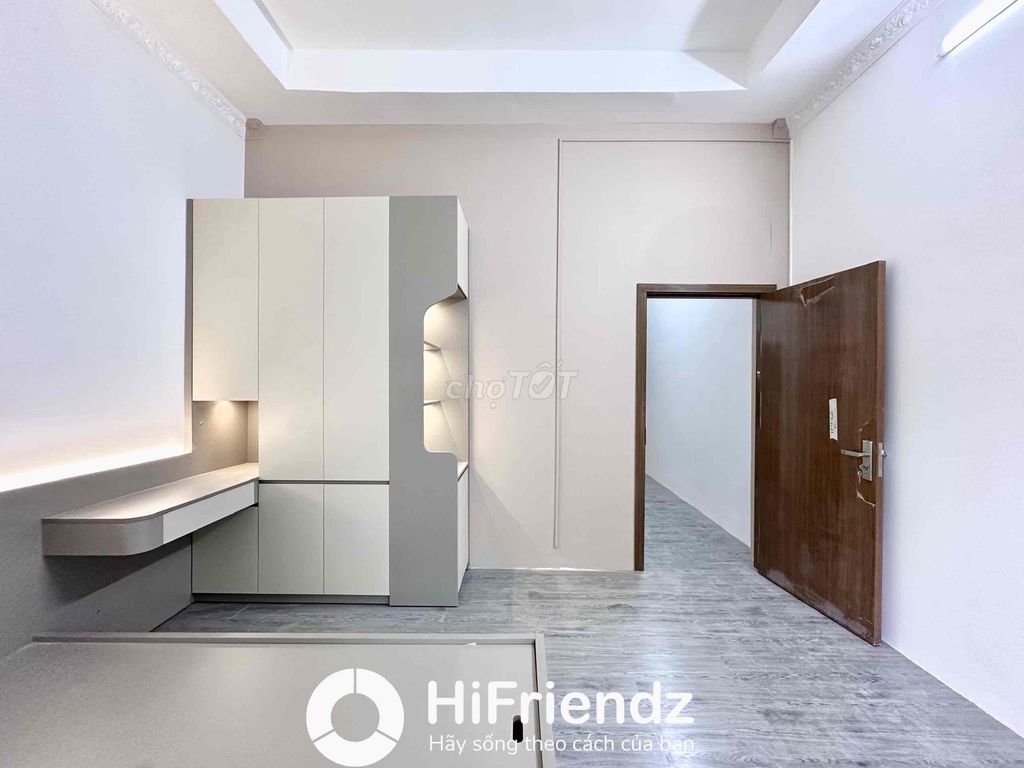 A kitchen bedroom with a balcony at a bridge.