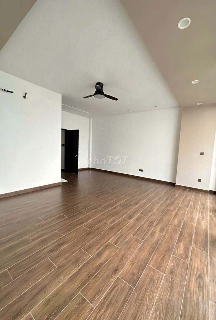 Need to rent a house across from 6 m. 83 B. Hòa Hưng-7. 12th District 10