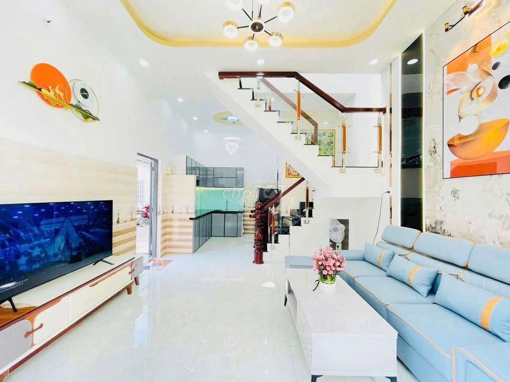 All the furniture is clean 5 meters.