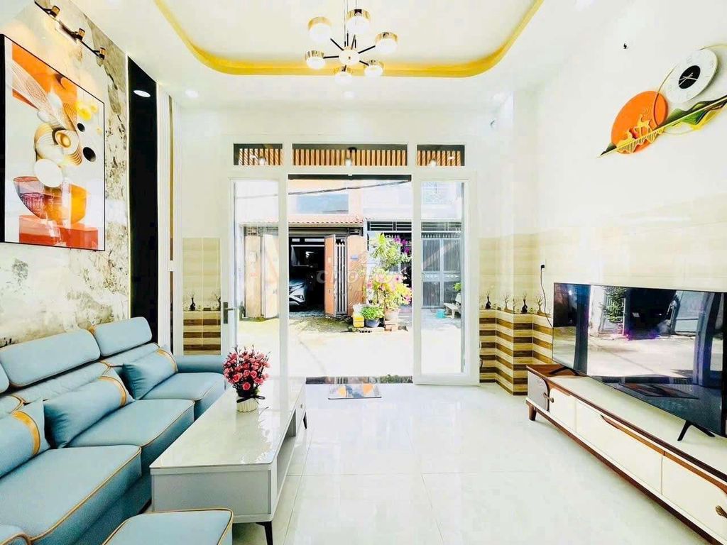 All the furniture is clean 5 meters.