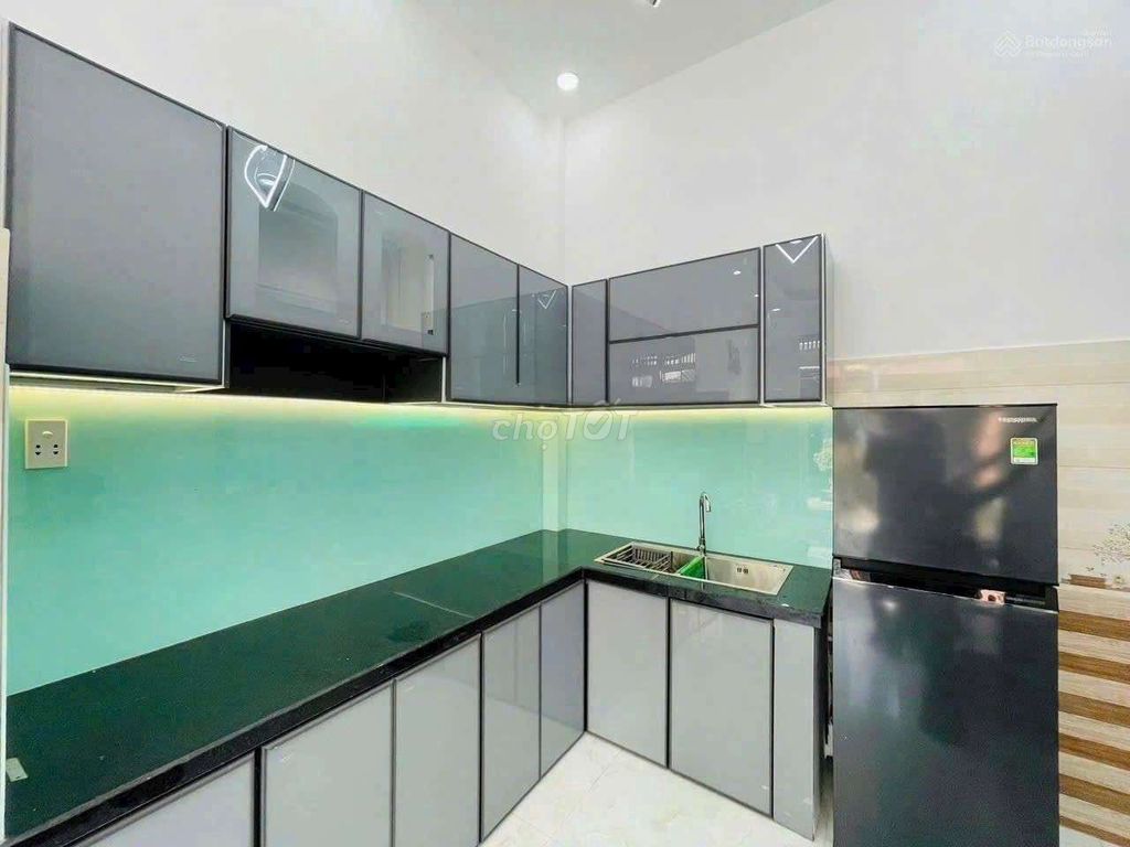 All the furniture is clean 5 meters.