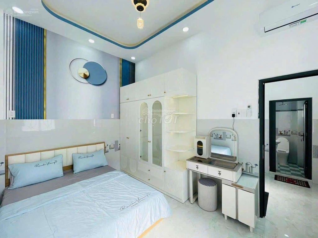 All the furniture is clean 5 meters.