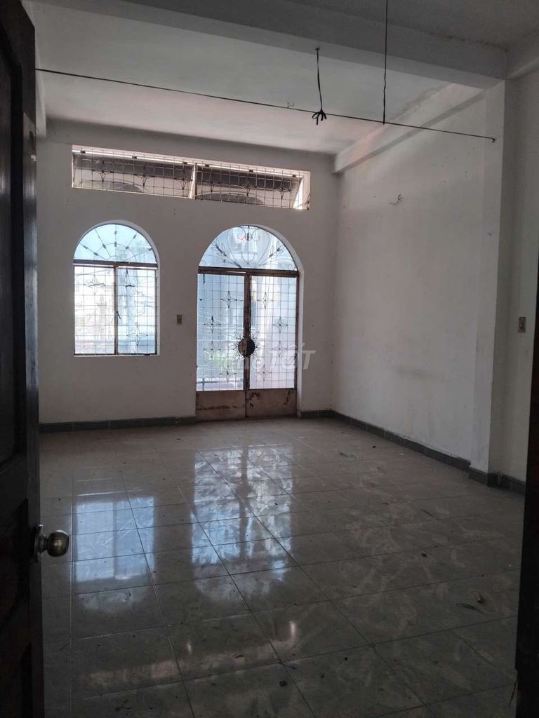 A four-foot-two-two-story-three bedroom in the alley.