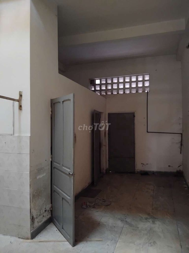 A four-foot-two-two-story-three bedroom in the alley.