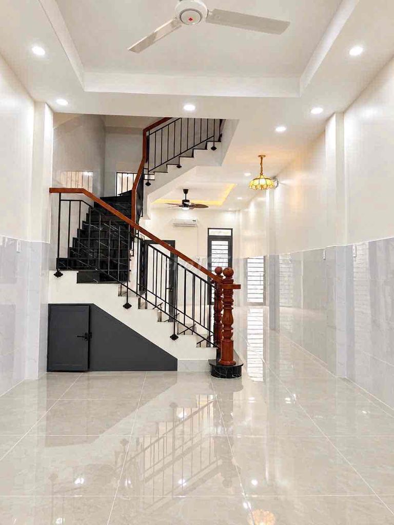 Rent a new house in front of the full Kdc Bình Phú interior.