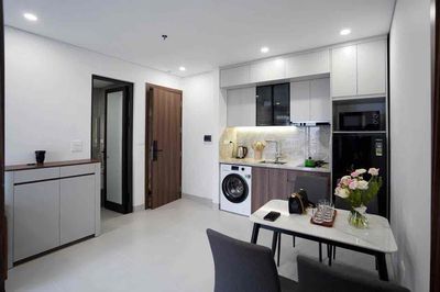Two bedrooms near the house, clear to the airport and central district.