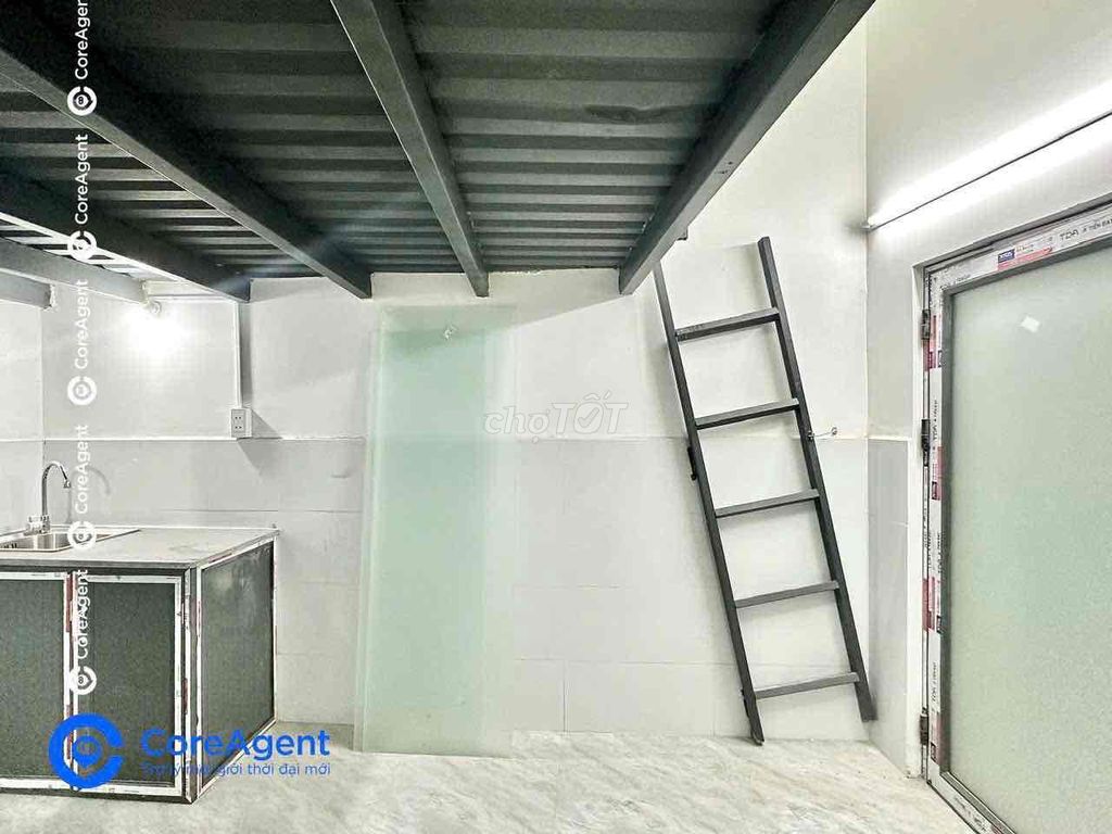Rent a cheap ground room, built near the ham, the shower, District 11