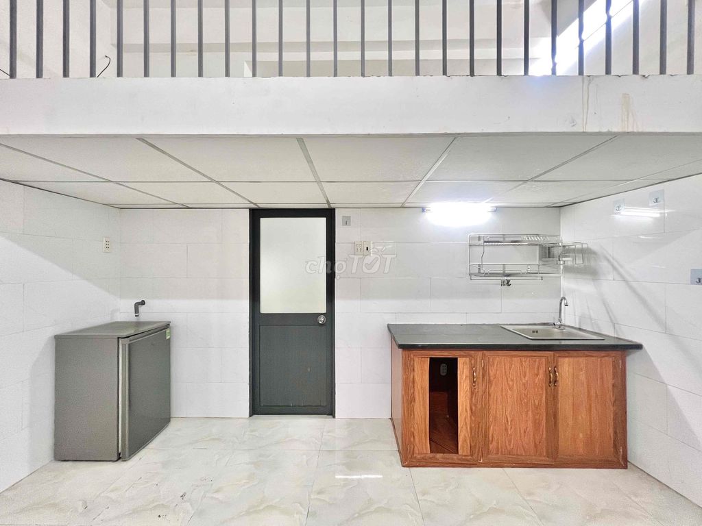 Cheap hotel room with furniture, elevators, Tân Bình.