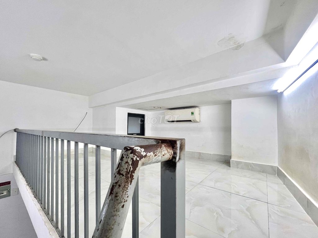 Cheap hotel room with furniture, elevators, Tân Bình.