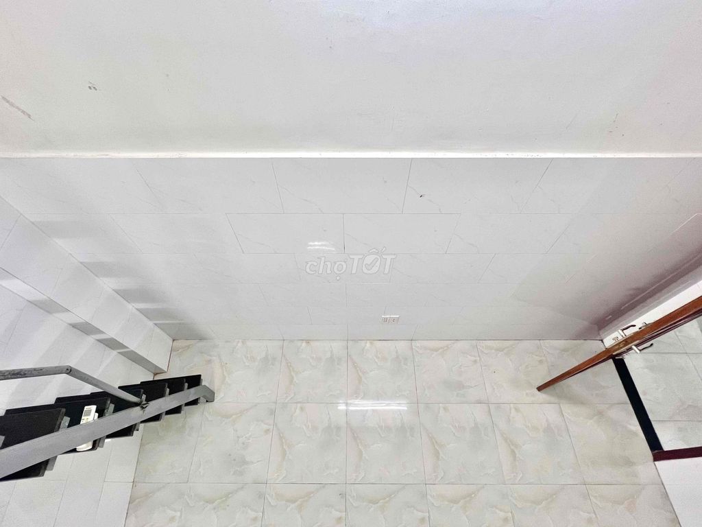 Cheap hotel room with furniture, elevators, Tân Bình.