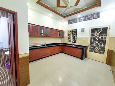 A park, 4 X20, 3rd floor, 4 bedrooms 4 toilets