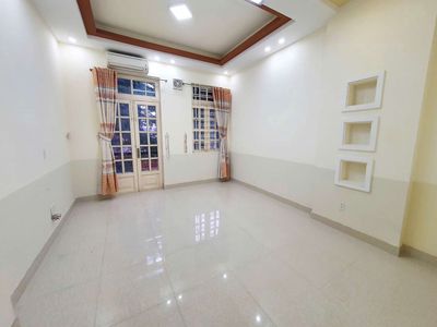 A park, 4 X20, 3rd floor, 4 bedrooms 4 toilets